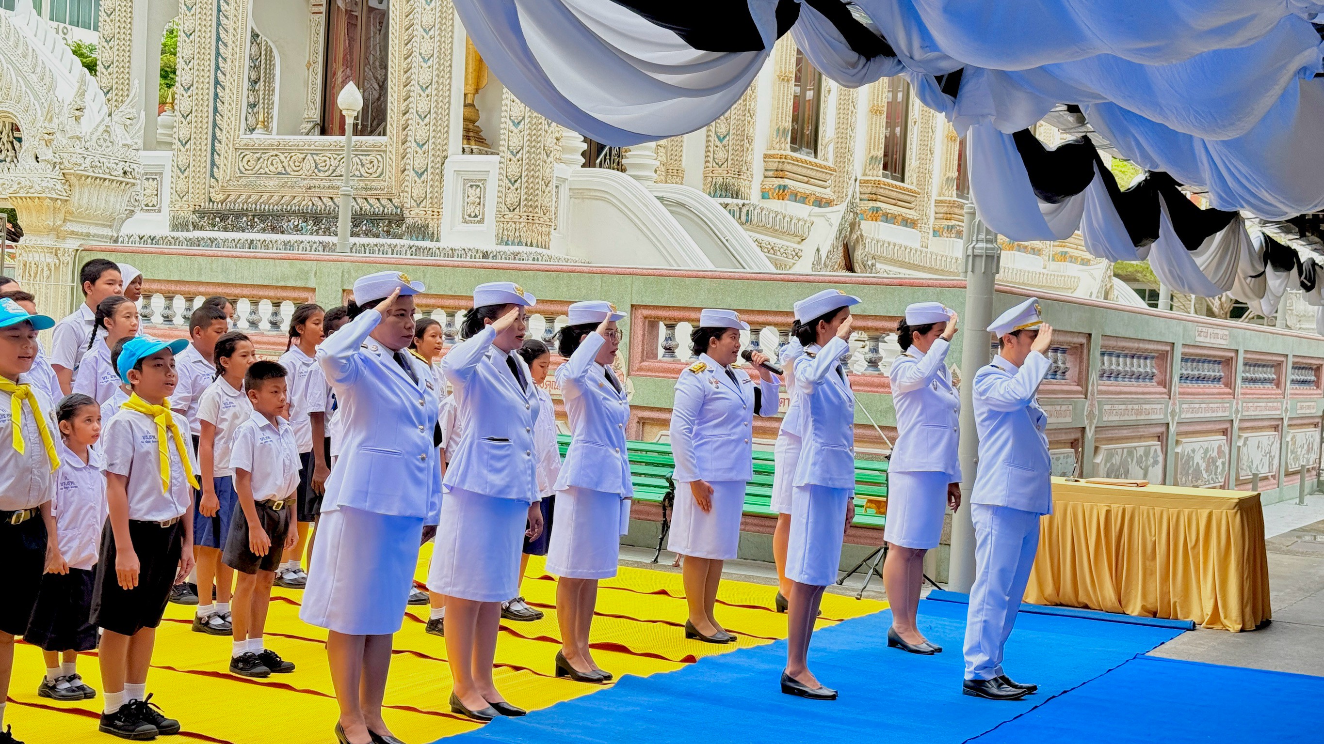 สไลด์รูปภาพ 4